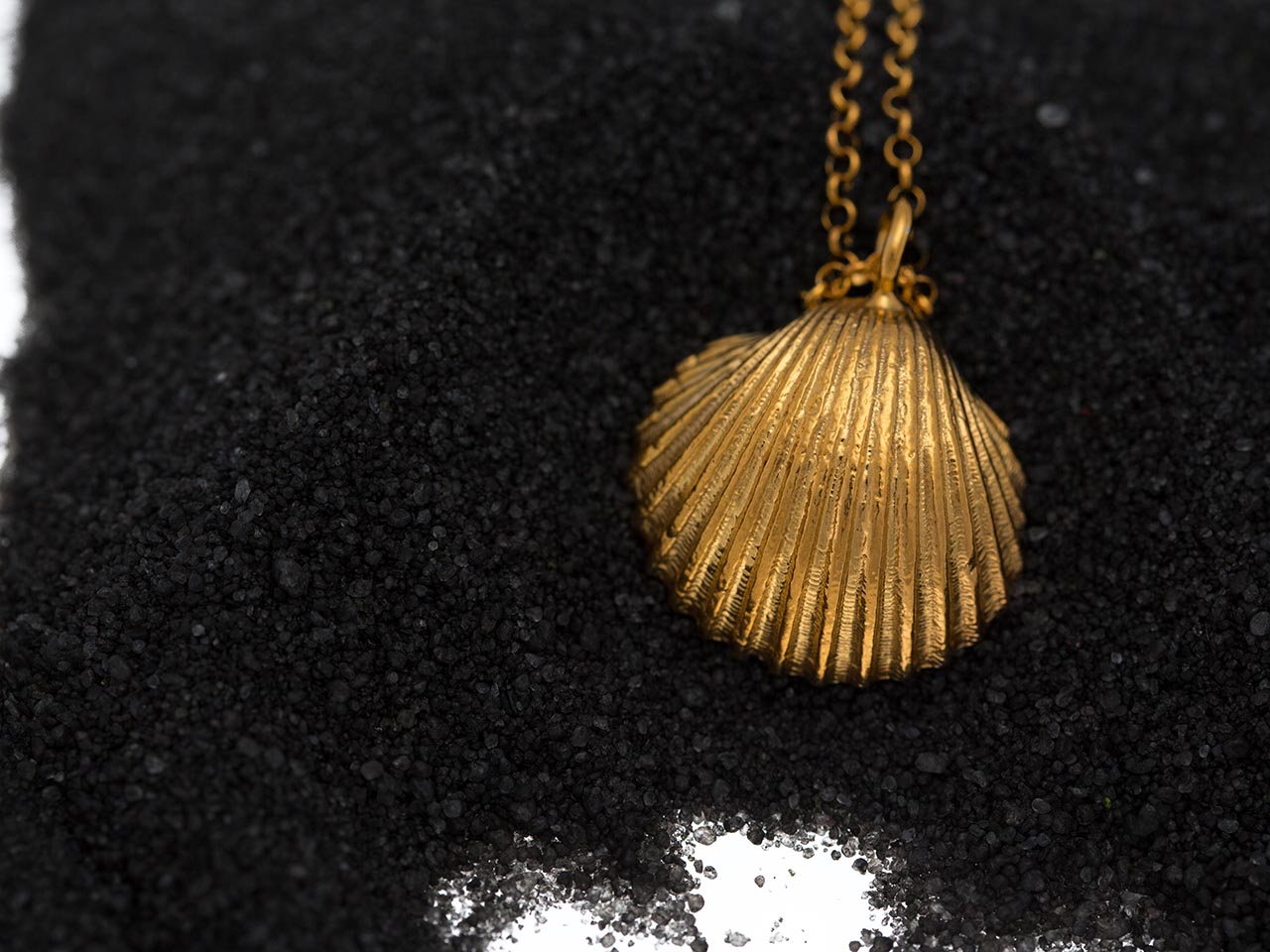 Hand Made Sterling Silver Gold Plated Big Cockle Clam Pendant with pearl Hand Made Sterling Silver Gold Plated Big Cockle Clam Pendant with pearl